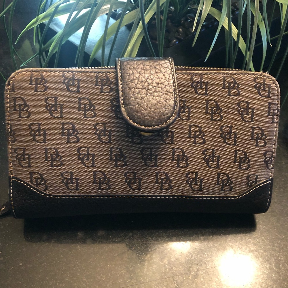 Authentic Dooney & Bourke Wallet